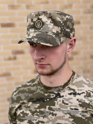 Кепка з кокардою, піксель